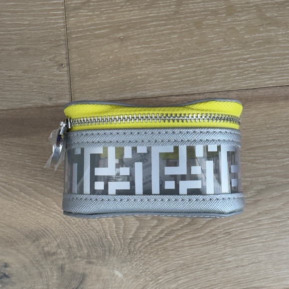 Trinny London Jubilee Small Travel Makeup Bag NWOT - Picture 3 of 9
